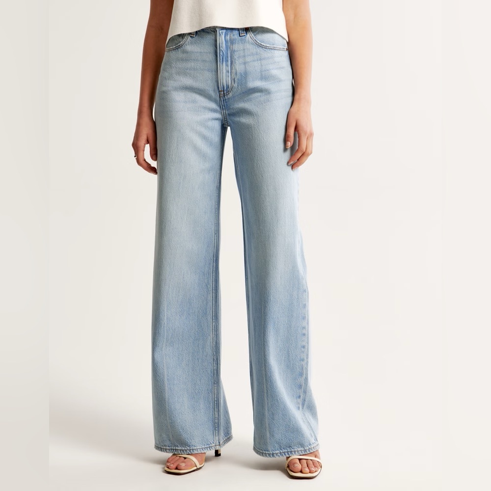 Abercrombie & Fitch Light Blue The Wide Leg High Rise Jeans. Size 27S NWTs